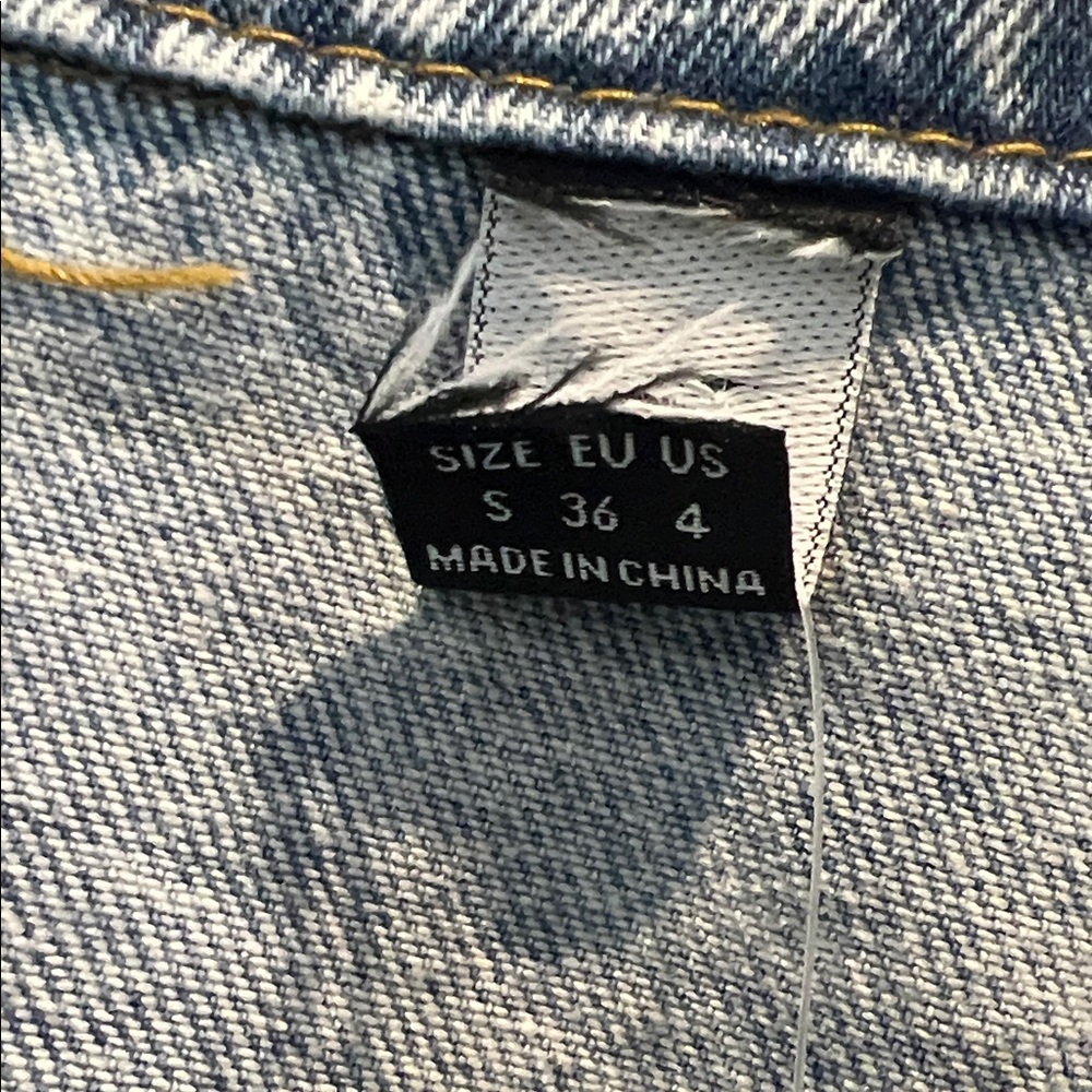 Fringe-Trimmed Light Blue Denim Jacket - Picture 3 of 7